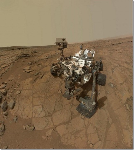Who-took-this-photo-of-Curiosity-Rover-on-Mars-1-640x716
